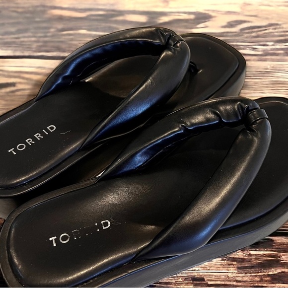 Torrid Super Comfy Black Thong Sandals Size8.5WW - Picture 9 of 10